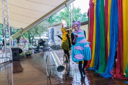 S[ektakl "Koty Trzy"